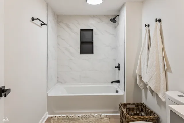 $895,000 | 1940 Nantucket Drive, Cicero, IN 46034