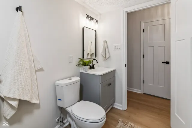 $895,000 | 1940 Nantucket Drive, Cicero, IN 46034