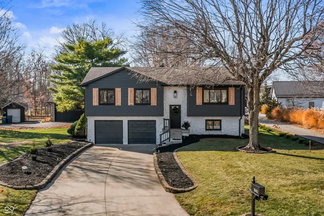 $895,000 | 1940 Nantucket Drive, Cicero, IN 46034