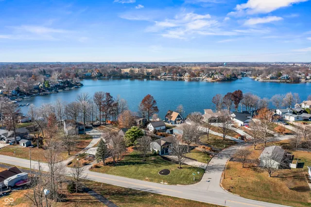 $895,000 | 1940 Nantucket Drive, Cicero, IN 46034