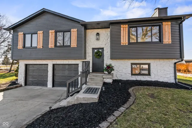 $895,000 | 1940 Nantucket Drive, Cicero, IN 46034