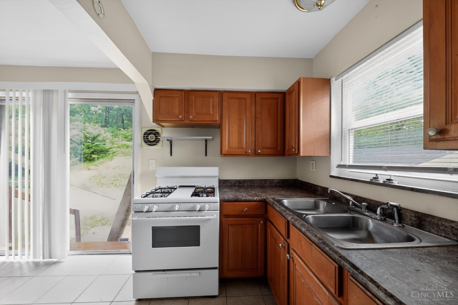 218 Ridgeway Road Cincinnati, OH 45216 - Photo 15 of 30