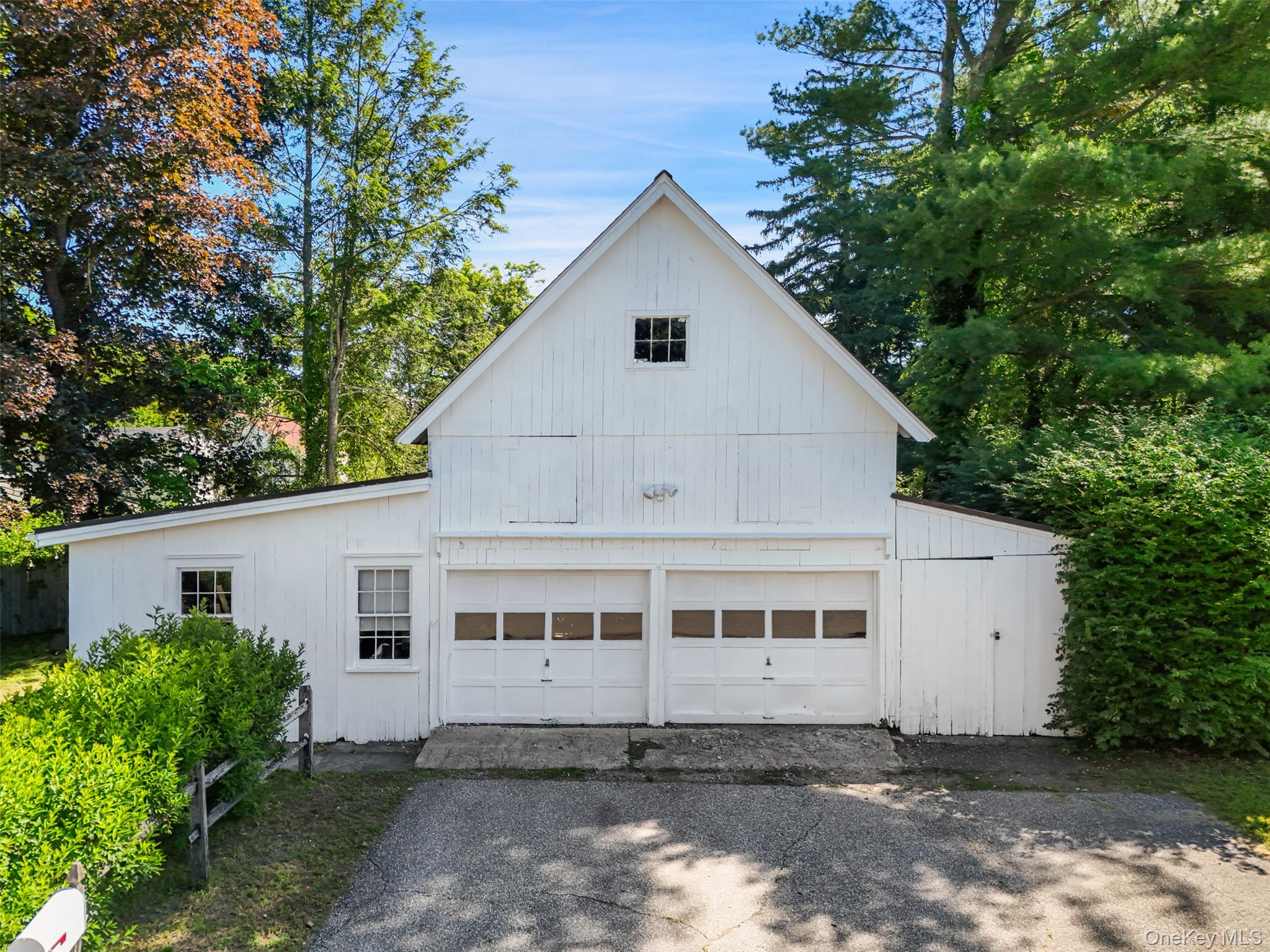 453 Old Post Road Bedford, NY 10506 - Photo 3 of 24