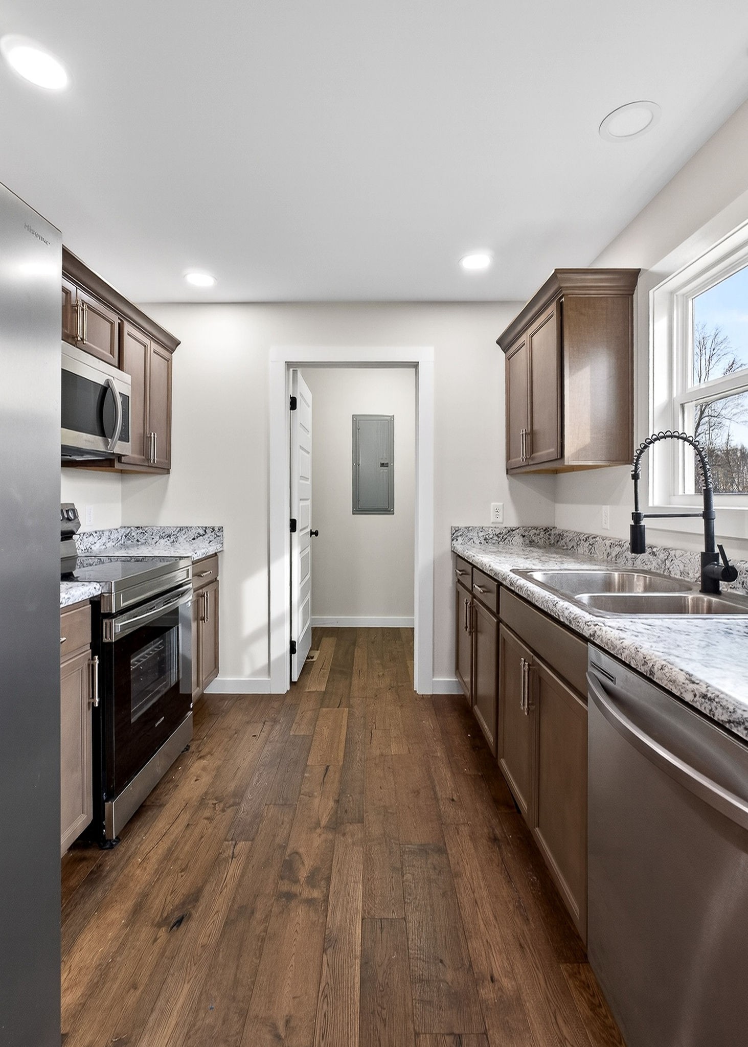 4140 Eller Ridge Road Cookeville, TN 38506 - Photo 6 of 33 a large kitchen with a stove top oven and refrigerator