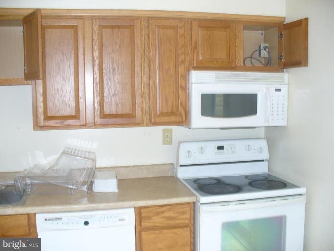 109 Tapawingo Road Southwest Vienna, VA 22180 - Photo 3 of 10 Kitchen