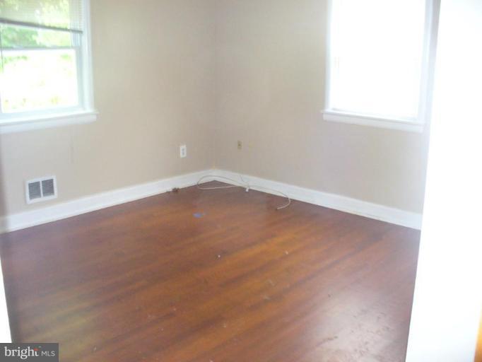 109 Tapawingo Road Southwest Vienna, VA 22180 - Photo 8 of 10 Bedroom #2