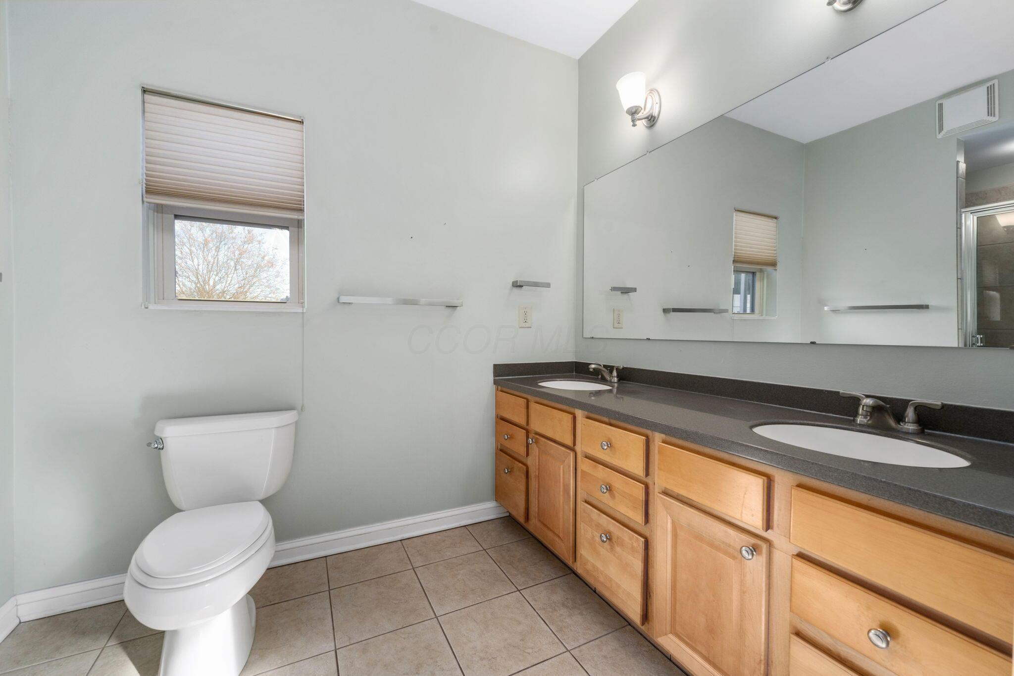 1744 Ridgecliff Road, Unit 12 Columbus, OH 43221 - Photo 14 of 52 16-web-or-mls-DSC08040