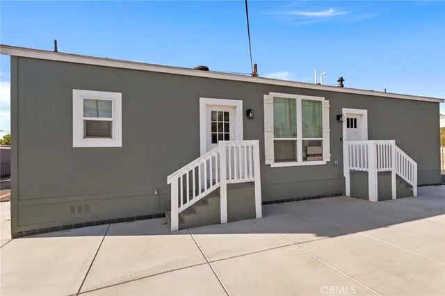 a view of a house with porch
