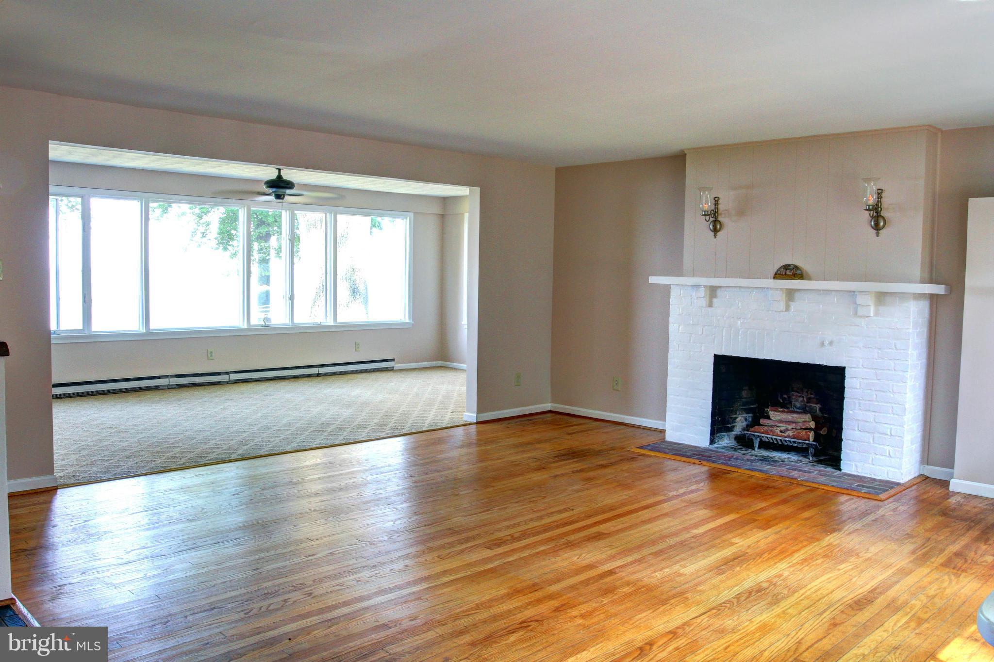 2001 Chesapeake Road Annapolis, MD 21409 - Photo 7 of 30 Great rm includes warm hardwoods & fireplace