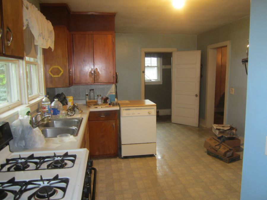 475 North 1900 East Road Milford, IL 60953 - Photo 5 of 10 a kitchen with a sink stove and cabinets