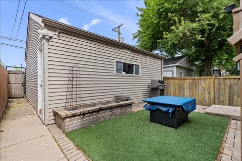 $1,600,000 | 3318 North Claremont Avenue, Chicago, IL 60618