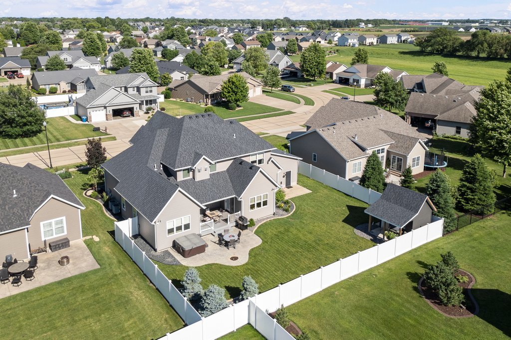 852 Stonebridge Circle Eldridge, IA 52748 - Photo 5 of 56