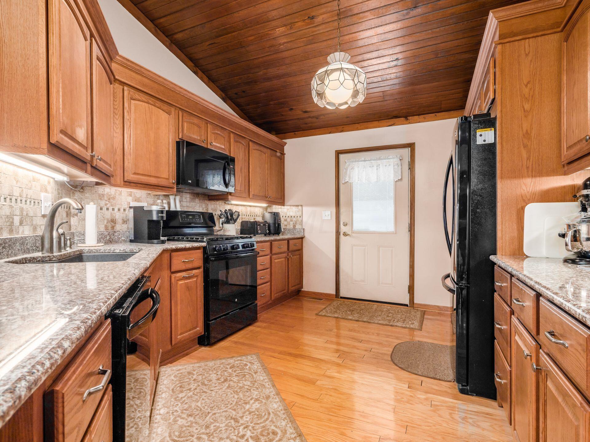 6029 Moore Road Delaware, OH 43015 - Photo 9 of 61 Kitchen