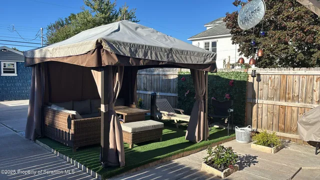 $1,800 | 260 East Broad Street, Nanticoke, PA 18634