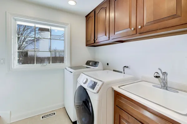 $10,000 | 931 Coventry Drive, Lake Forest, IL 60045