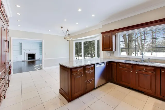 $10,000 | 931 Coventry Drive, Lake Forest, IL 60045