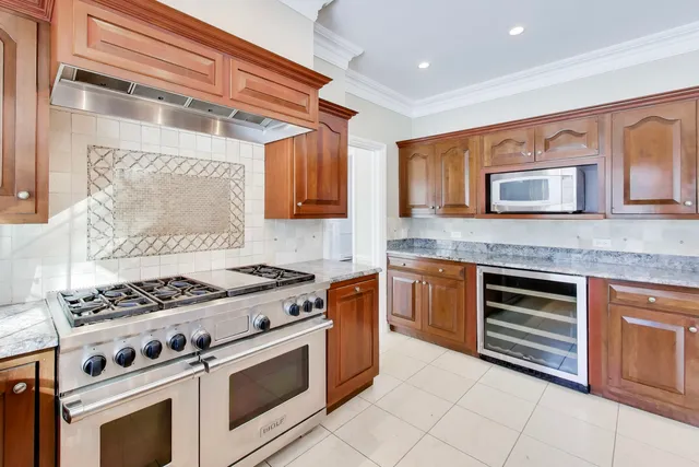 $10,000 | 931 Coventry Drive, Lake Forest, IL 60045