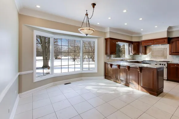 $10,000 | 931 Coventry Drive, Lake Forest, IL 60045