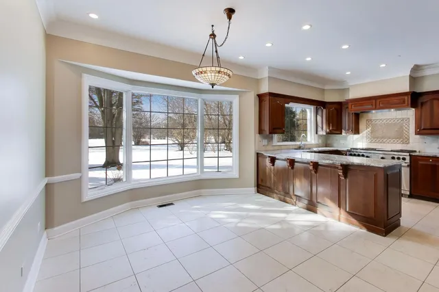 $10,000 | 931 Coventry Drive, Lake Forest, IL 60045