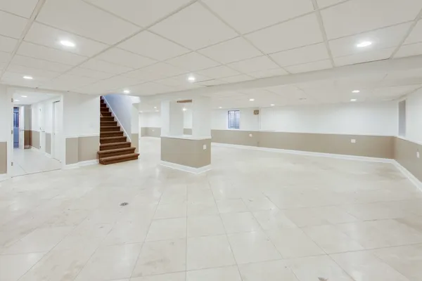 $10,000 | 931 Coventry Drive, Lake Forest, IL 60045