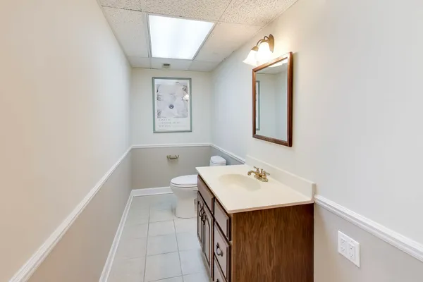 $10,000 | 931 Coventry Drive, Lake Forest, IL 60045