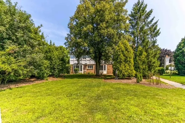 $10,000 | 931 Coventry Drive, Lake Forest, IL 60045