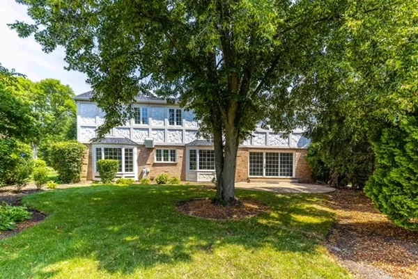 $10,000 | 931 Coventry Drive, Lake Forest, IL 60045