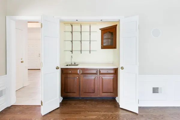 $10,000 | 931 Coventry Drive, Lake Forest, IL 60045