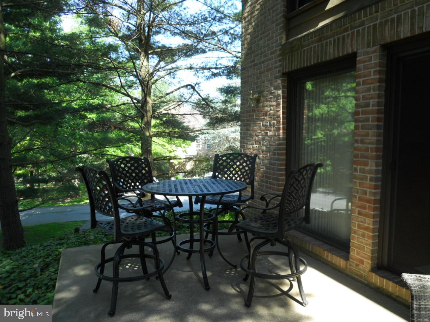 142 Merion Lane Reading, PA 19607 - Photo 4 of 25 Gallery Image 4