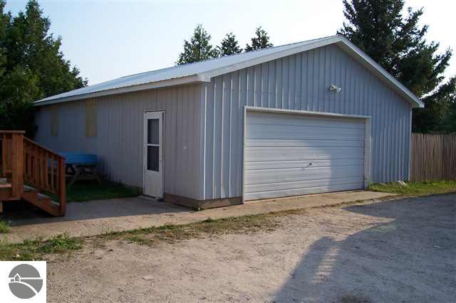 5977 North Black River Road Cheboygan, MI 49721 - Photo 11 of 12 1698601-10.JPG
