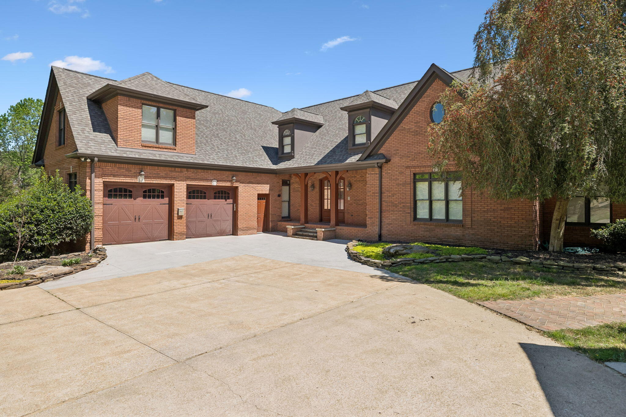 1-7920 Higgins Ln001