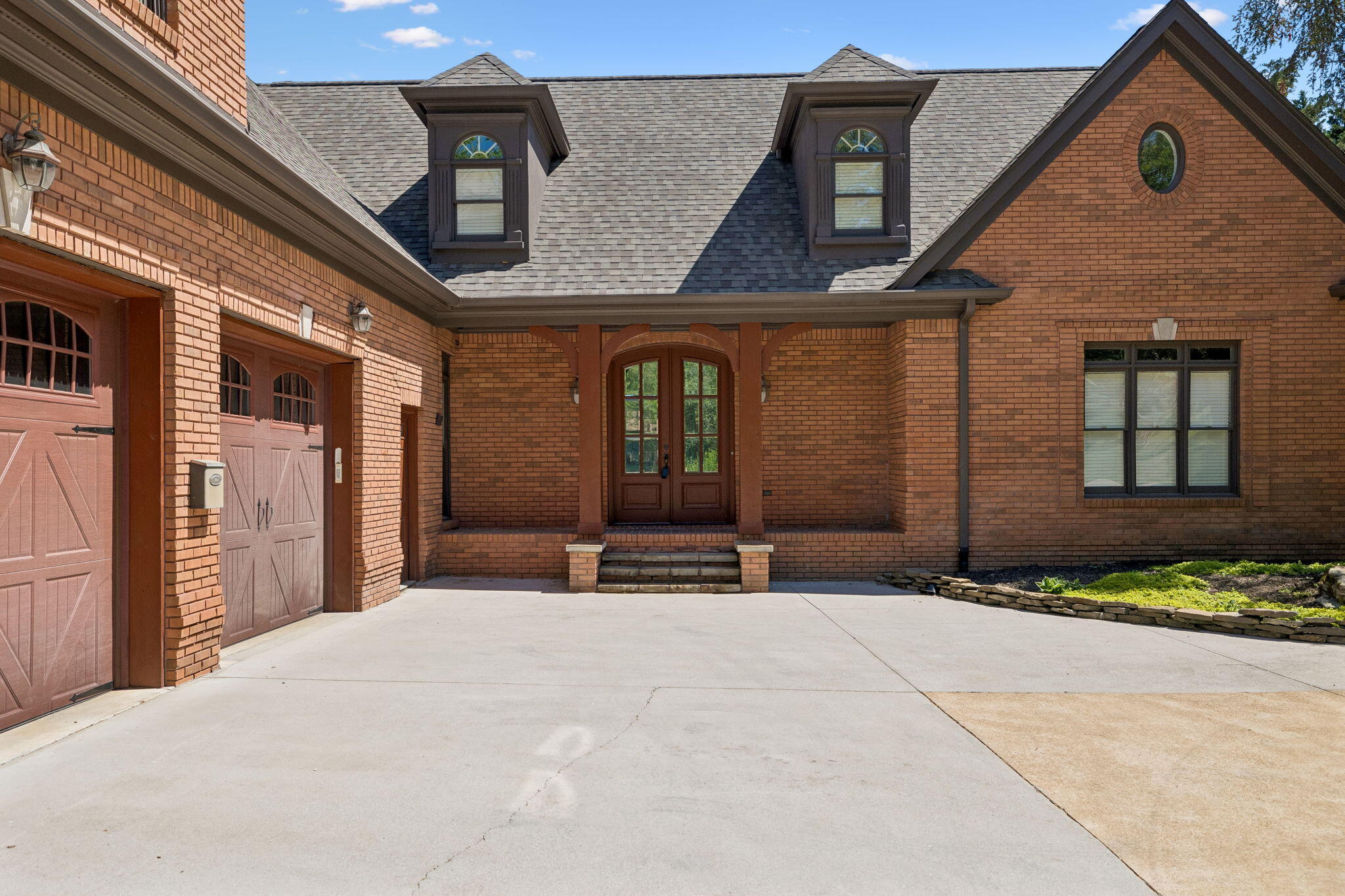 7920 Higgins Lane Hixson, TN 37343 - Photo 2 of 105 2-7920 Higgins Ln002