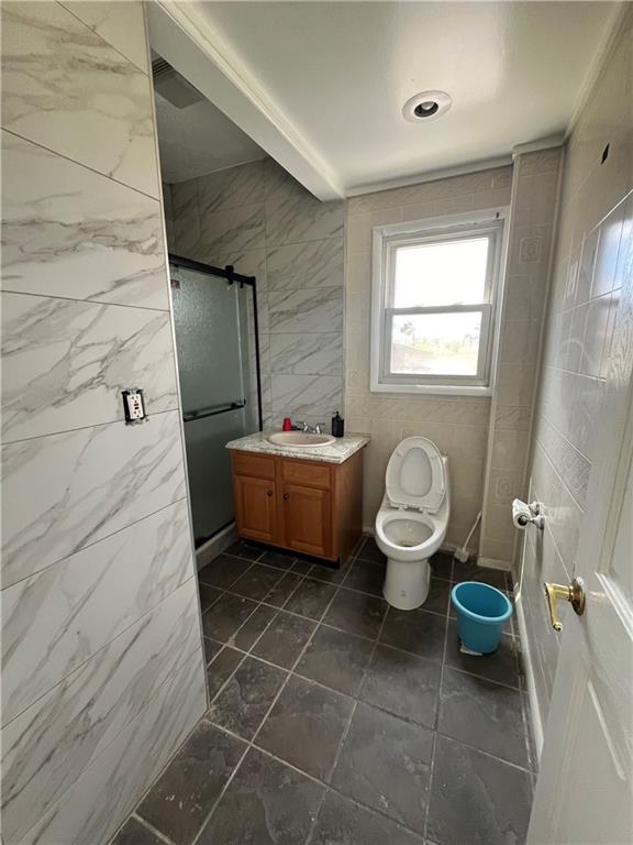 117 Noblestown Road Carnegie, PA 15106 - Photo 10 of 24 en-suit bathroom of main floor BR