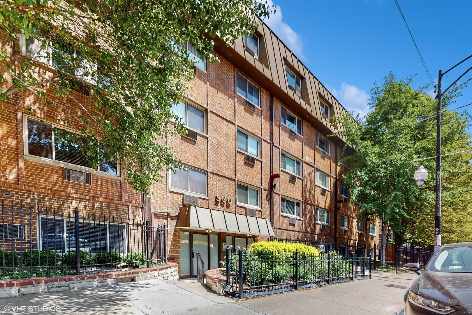 900 West Fullerton Avenue, Unit 5I Chicago, IL 60614 - Photo 1 of 11 a front view of a building