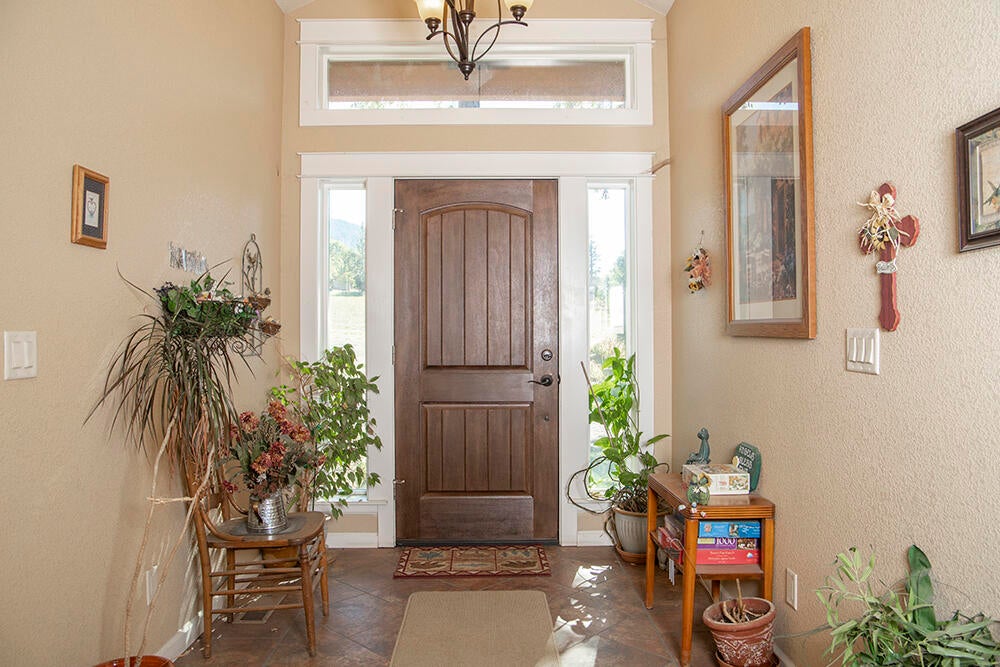 165 Hogan Road Jacksonville, OR 97530 - Photo 23 of 56 22