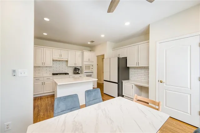 $699,900 | 205 Finsbury Park Court, Suwanee, GA 30024