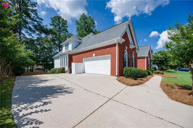 $699,900 | 205 Finsbury Park Court, Suwanee, GA 30024