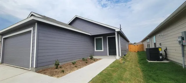 a front view of house with yard