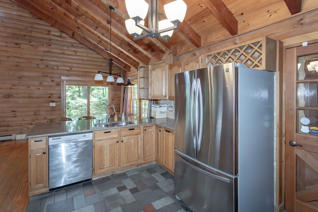 457 Montgomery Road Westfield, MA 01085 - Photo 12 of 38