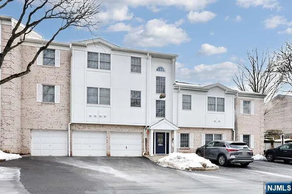 $389,000 | 17 Colonial Village Drive, Hillsdale, NJ 07642