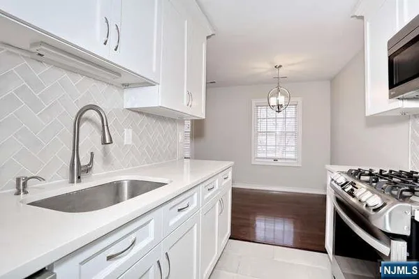 $389,000 | 17 Colonial Village Drive, Hillsdale, NJ 07642