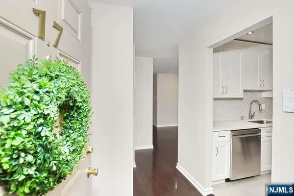 $389,000 | 17 Colonial Village Drive, Hillsdale, NJ 07642