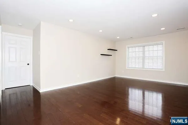 $389,000 | 17 Colonial Village Drive, Hillsdale, NJ 07642