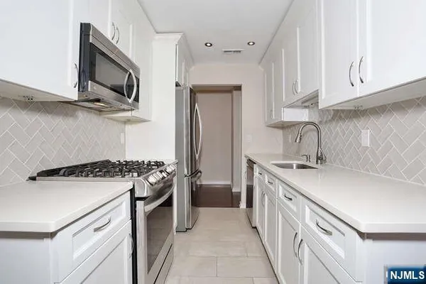 $389,000 | 17 Colonial Village Drive, Hillsdale, NJ 07642