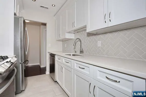 $389,000 | 17 Colonial Village Drive, Hillsdale, NJ 07642