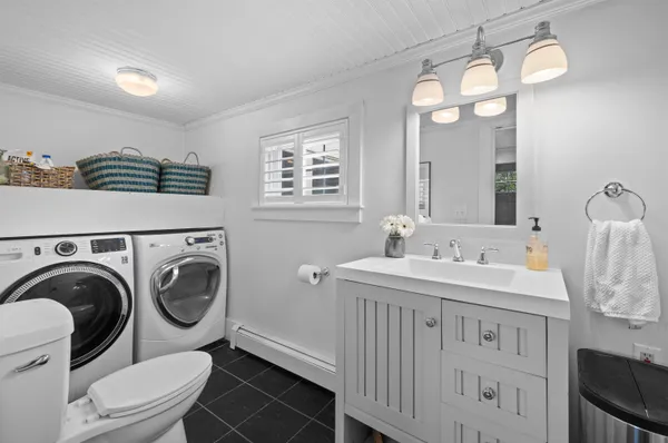 $1,375,000 | 64 Kingston Road, Exeter, NH 03833