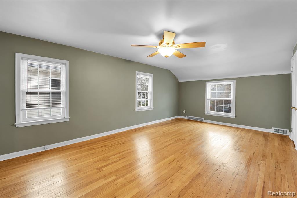909 Columbia Road Berkley, MI 48072 - Photo 23 of 28