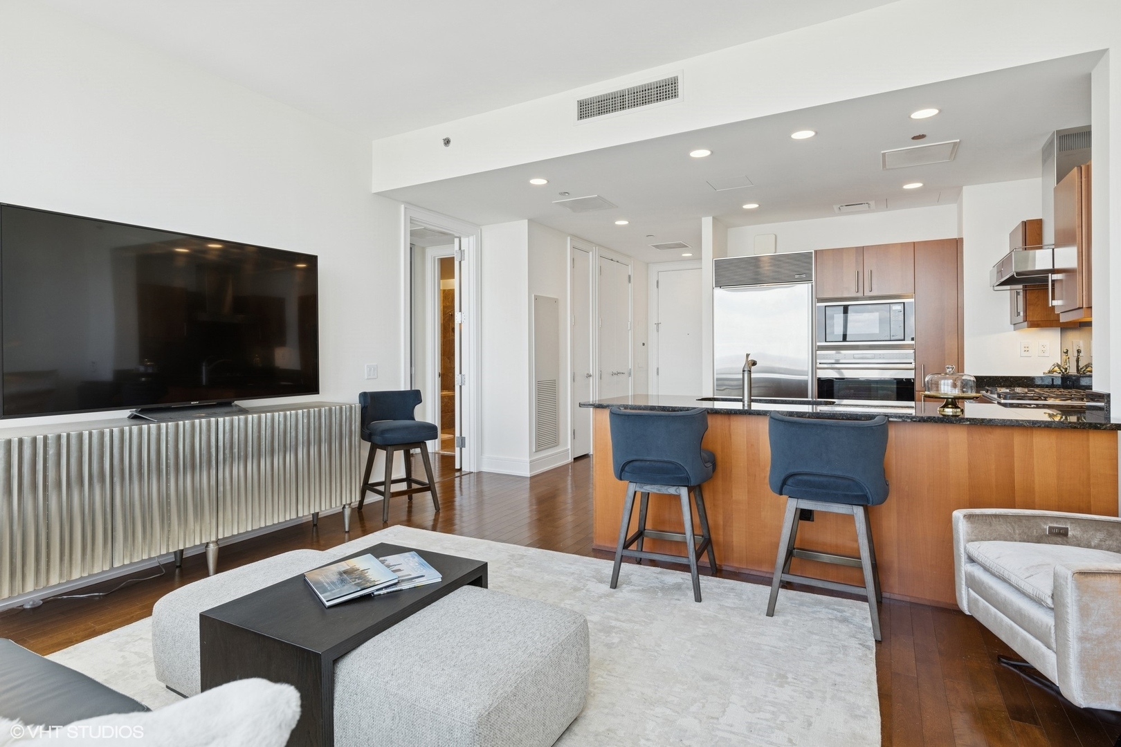 401 North Wabash Avenue, Unit 59B Chicago, IL 60611 - Photo 13 of 40 a living room with furniture and a flat screen tv