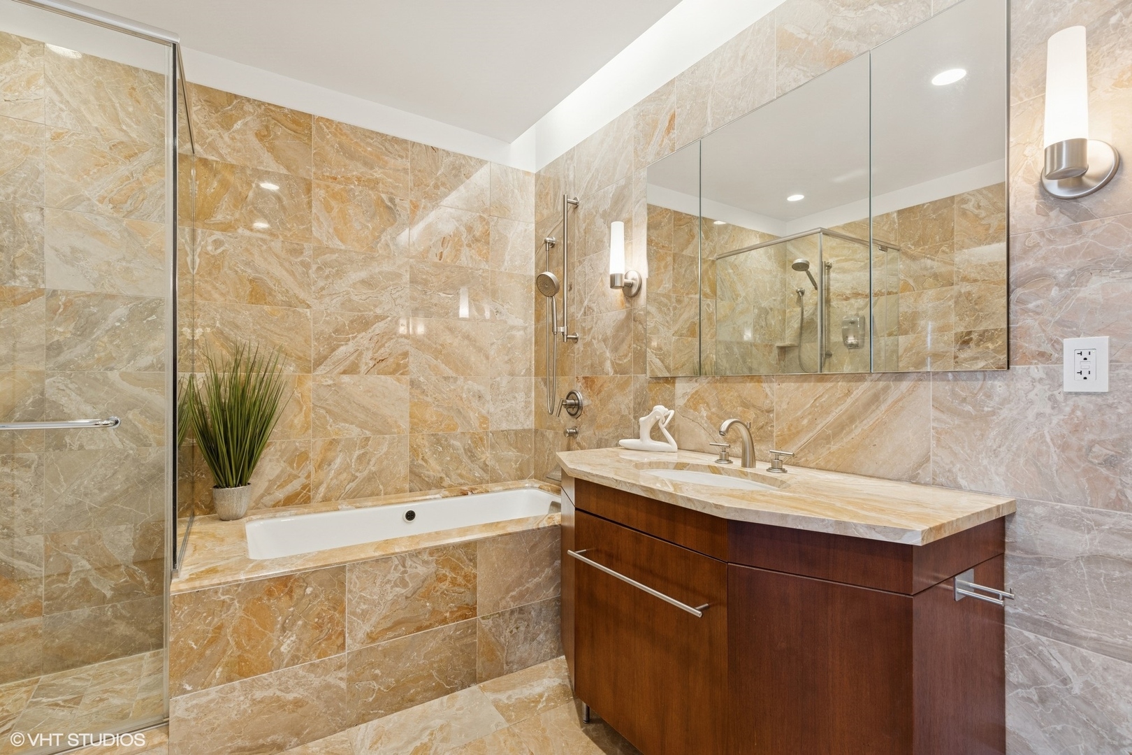401 North Wabash Avenue, Unit 59B Chicago, IL 60611 - Photo 20 of 40 a bathroom with a sink and a mirror