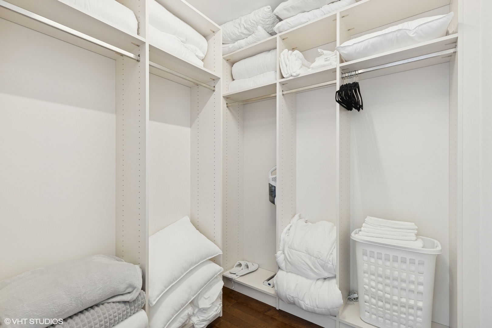 401 North Wabash Avenue, Unit 59B Chicago, IL 60611 - Photo 21 of 40 a bathroom with a bathtub and shower